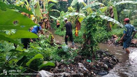 GOTONG ROYONG PADA MUSIM HUJAN